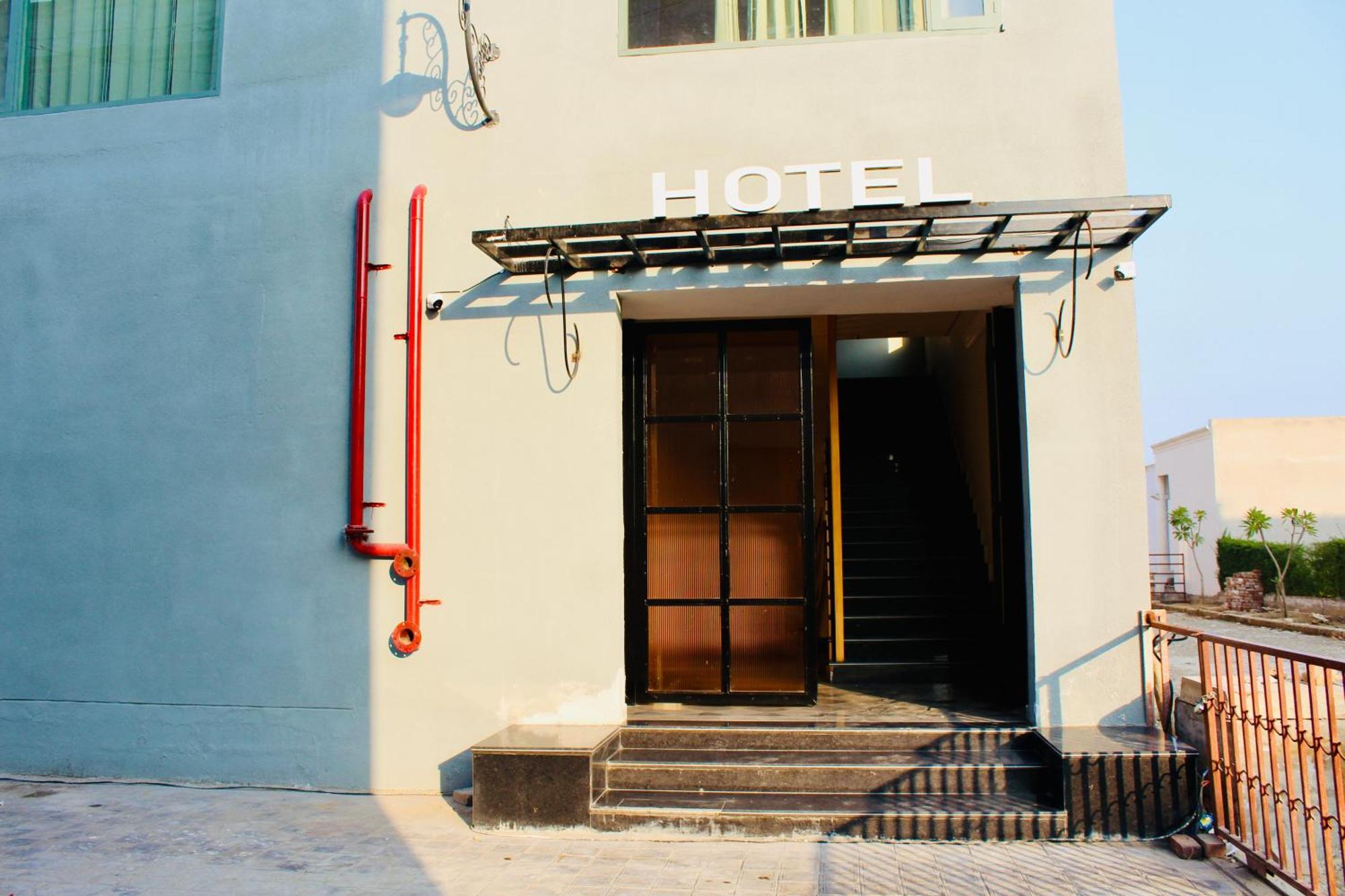The Loya Hotel Muktsar Exteriör bild